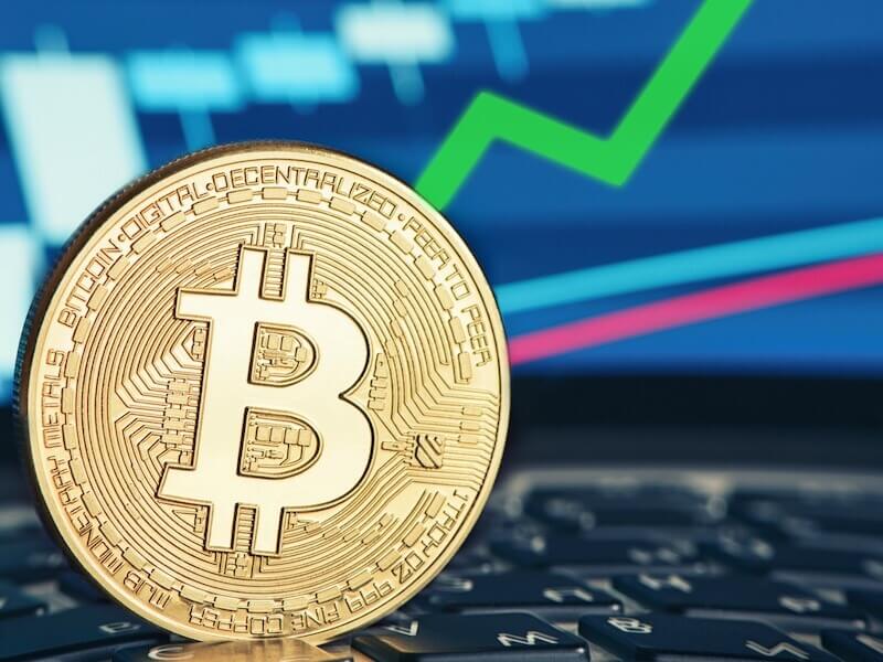 Bitcoin cryptocurrency - در حال حاضر بیت کوین توانست قیمت خود را بر روی سطح ۸۰۰۰ حفظ نماید .