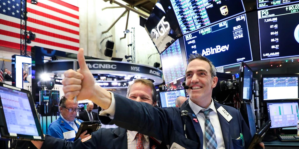 نزدک - شاخص بازار سهام NASDAQ برای اولین بار به 10000 سهم رسید