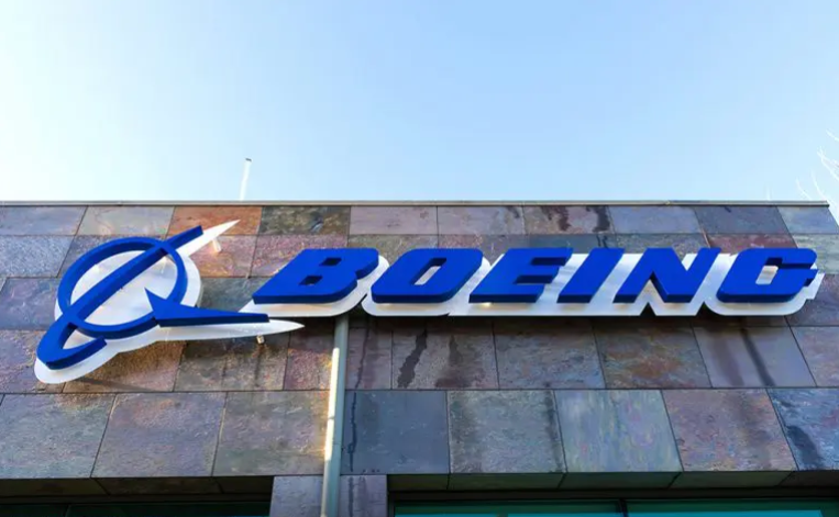 سهام بوئینگ - ریزش یک درصدی ارزش سهام کمپانی بوئینگ (BA)، بوئینگ ۷۳۷ مکس چند ماهی می‌شود که پرواز نکرده است!
