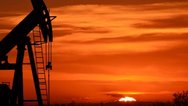 نفت 1 - به دنبال افزایش واردات نفت خام ایالات متحده، معاملات آتی نفت صعودی شد