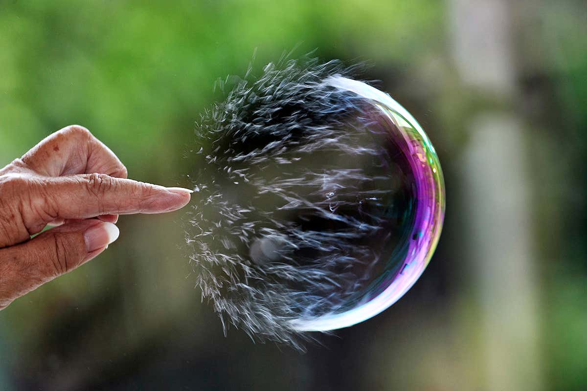 c0368663 bursting soap bubble high speed photograph web - توکن YFFI مقلد توکن YFI با کاهش تقریبا ۱۰۰ %  ، وارد چرخه مرگ می شود!