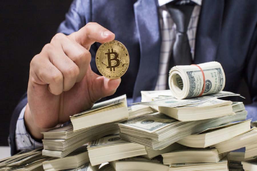 bitcoin 1 - حضور پر رنگ سرمایه گذاران در بازار، علیرغم سقوط 2000 دلاری قیمت بیت کوین