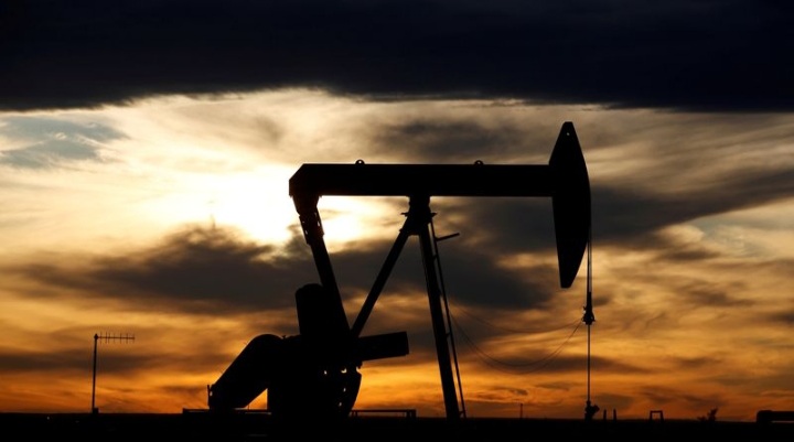 نفت 1 - با نزدیک شدن طوفان دلتا به خلیج مکزیک ایالات متحده، قیمت نفت افزایش یافت