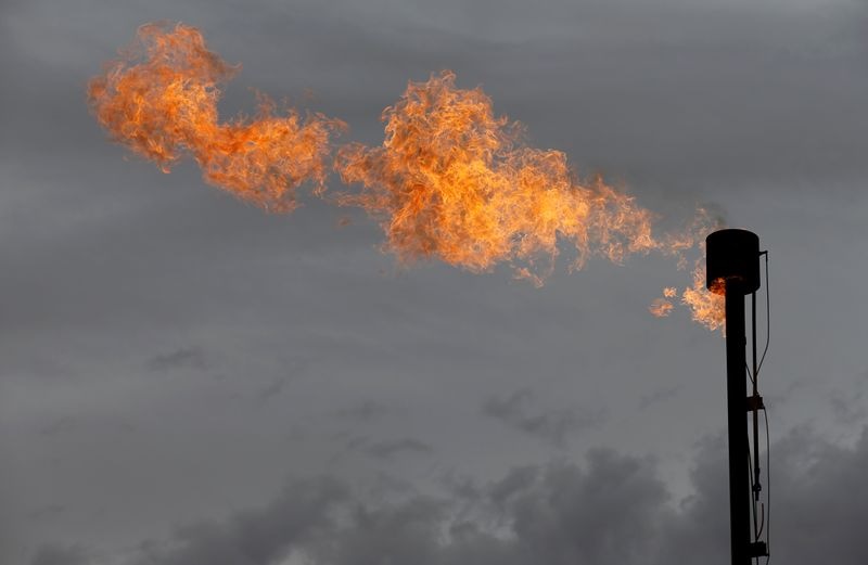 نفت - نوسان قیمت نفت به دلیل افزایش موارد ابتلای کرونا در جهان و اجرای قوانین جدید قرنطینه