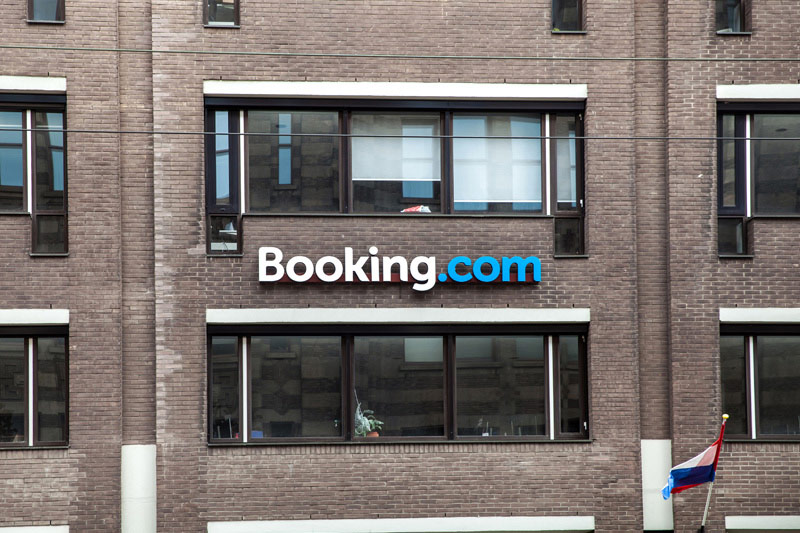 Bookingcom - Booking.com کاهش درآمد در سه ماه چهارم را گزارش کرد!