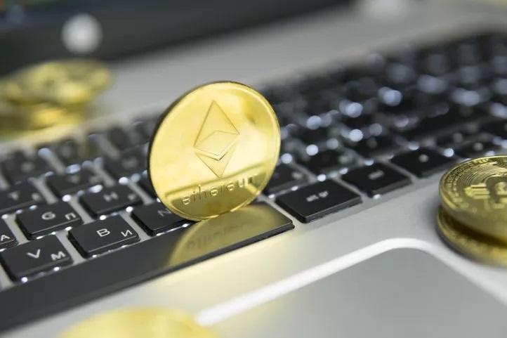 ethereum gold - قیمت اتریوم برای اولین بار با قیمت طلا برابری کرد!