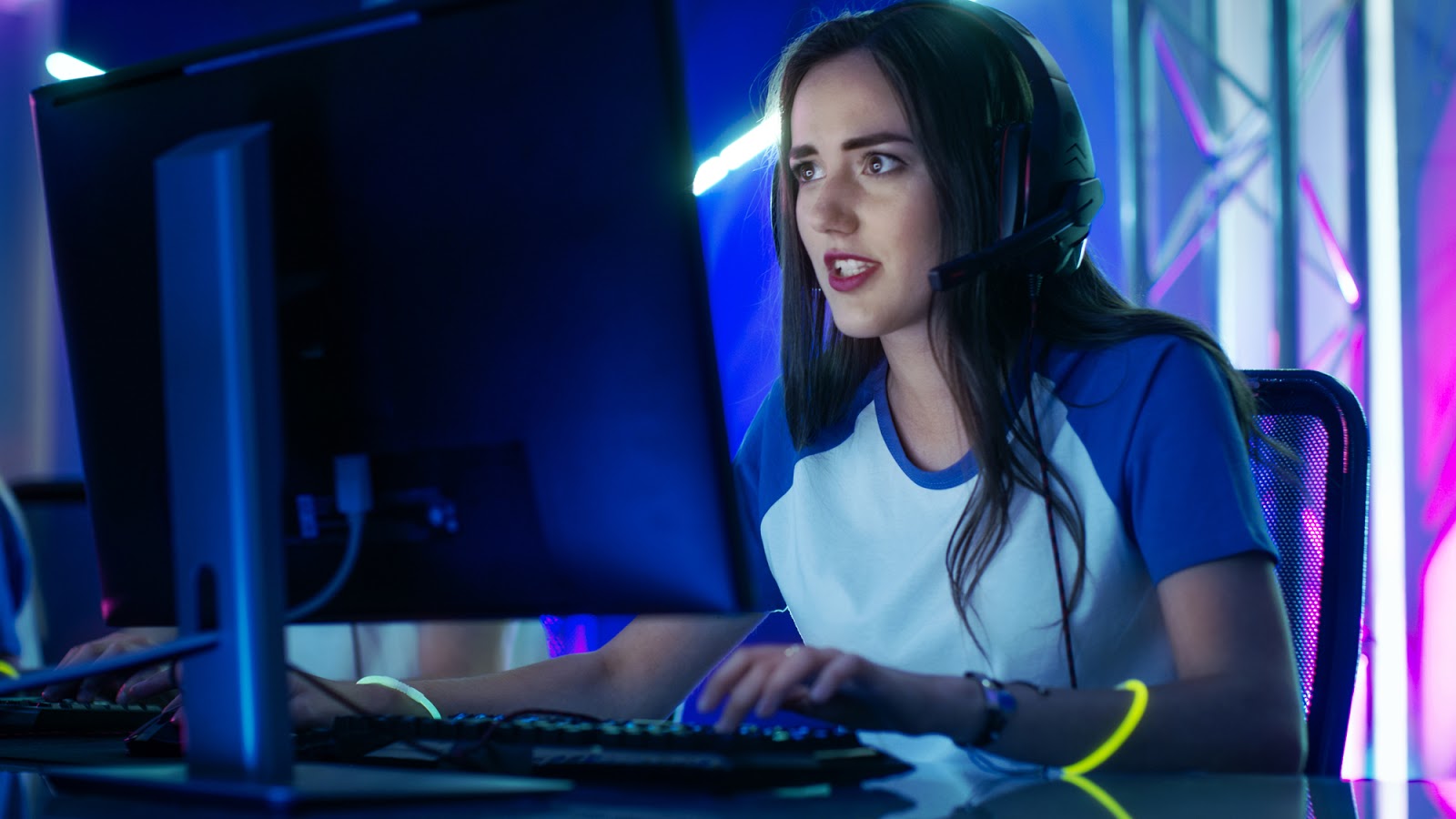 gamer girl - یک بازی NFT در فیلیپین به یک کسب درآمد بزرگ تبدیل شده است