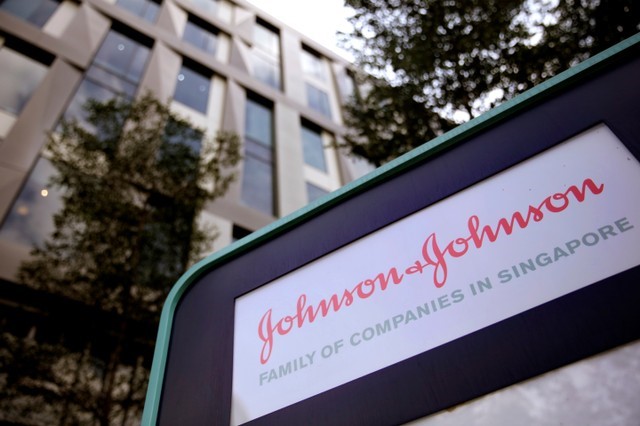 00 - علت افت سهام Johnson & Johnson در معاملات پیش از شروع بازار