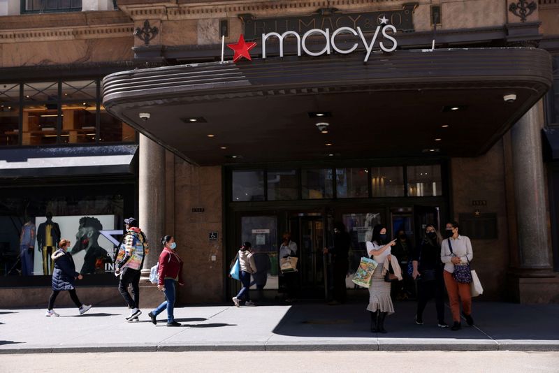 LYNXMPEH8K0YE L - فروشگاه Macy's قصد دارد که 76000 کارگر را برای فصل تعطیلات استخدام کند