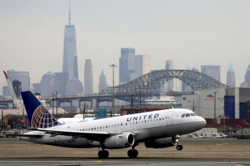 LYNXMPEH8N0UH L - خطوط هوایی یونایتد به دلیل تاخیر در باند فرودگاه های آمریکا 1/9 میلیون دلار جریمه شد