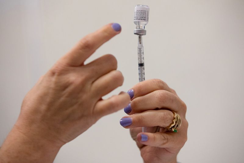 LYNXMPEH94131 L - ایالات متحده حدود 398 میلیون دوز واکسن COVID-19 را تزریق کرده است