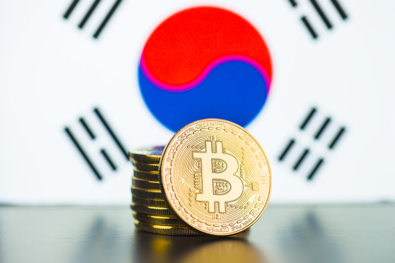 golden bitcoins and south korea flag 2021 08 26 16 24 27 utc 4 768x512 1 - بر اساس نظرسنجی، از هر 10 فرد ثروتمند کره جنوبی، 7 نفر در ارزهای دیجیتال سرمایه گذاری نمی کنند