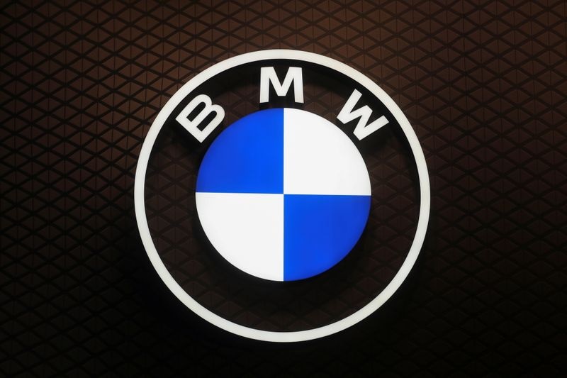 بی ام و - BMW: تعداد کمتر تحویل خودروها را با قیمت بالاتر و فروش خودروهای برقی جبران می کنیم