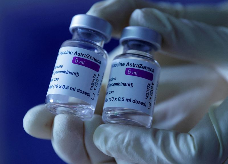 LYNXMPEHBK0XX L - شرکت AstraZeneca با دانشگاه آکسفورد برای تولید واکسن مخصوص نوع Omicron ویروس کرونا همکاری می کند