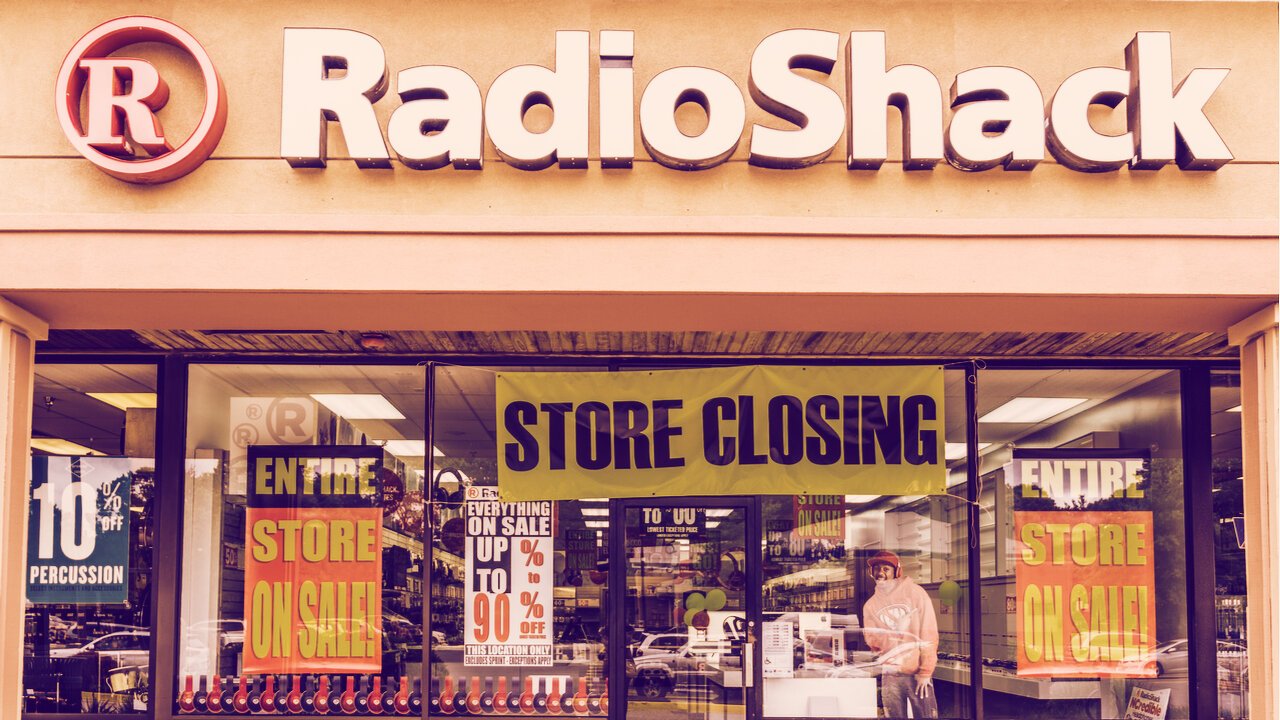 Radioshack store closing gID 4 - رفتن RadioShack به سمت دیفای