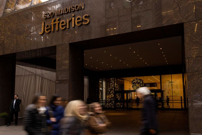 jef - مدیرعامل Jefferies "به طور آزمایشی" برای 17 ژانویه به دفتر باز خواهد گشت
