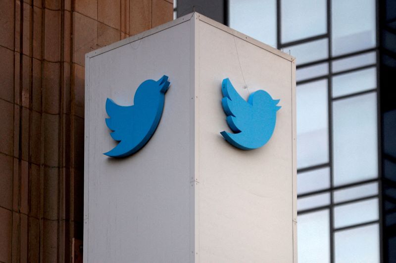 LYNXMPEI0K0WK L - دو مدیر ارشد توئیتر شرکت را ترک کردند