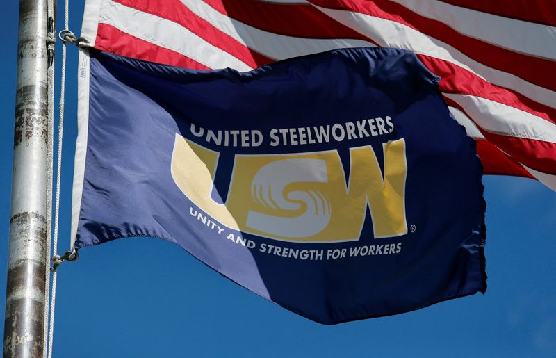 LYNXMPEI0R0ZS L - اتحادیه پیشنهاد دستمزد در مذاکرات قرارداد کارگران پالایشگاه ایالات متحده را رد کرد