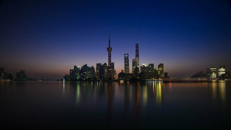 shanghai at night 768x432 1 - شانگهای به دنبال ادغام متاورس در پنج سال آینده است