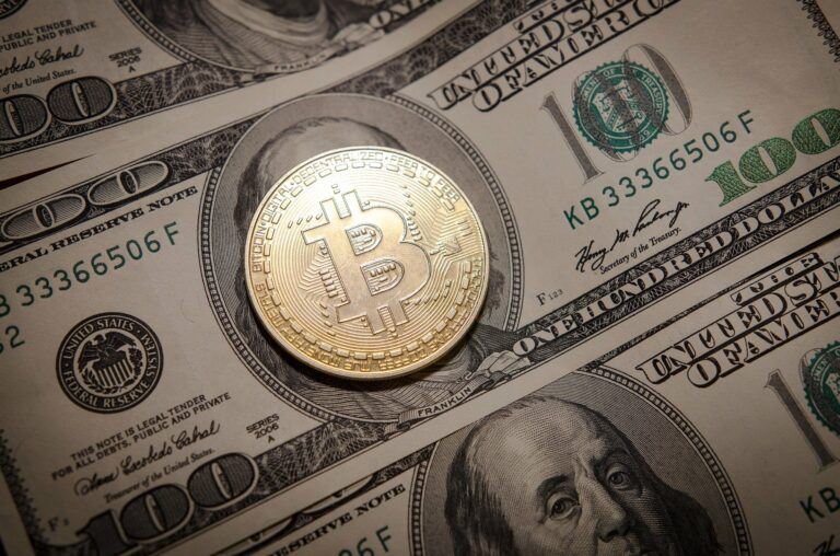 square inc bitcoin users january 768x508 1 - تعداد 300 بانک اجتماعی در ایالات متحده در حال آماده شدن برای شروع ارائه معاملات بیت کوین در سال 2022
