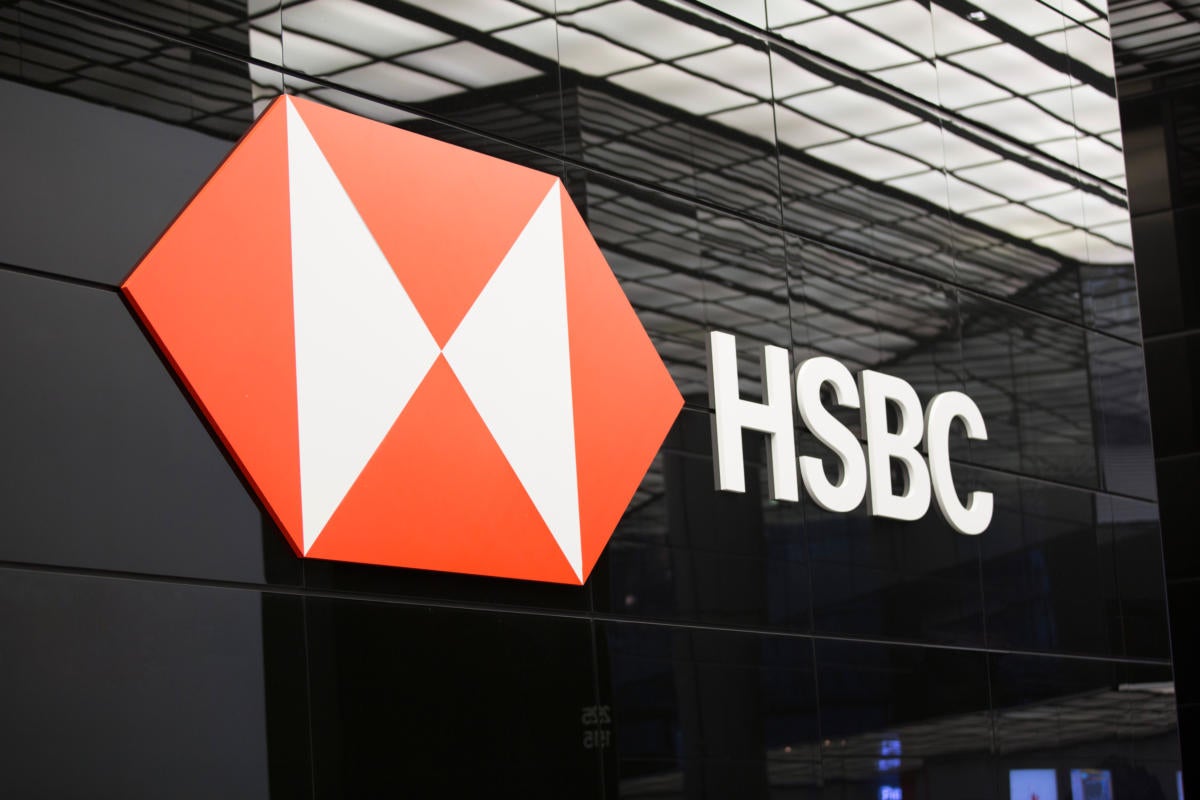 180502 hsbc logo london 1 high res 100807070 large - غول بانکی، HSBC، با شرکت متاورسی The Sandbox همکاری می کند