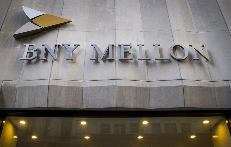 LYNXNPEI2G15V L - بانک BNY Mellon انتظار دارد کاهش درآمد 100 میلیون دلاری در سه ماهه اول به علت عقب نشینی در روسیه حاصل شود