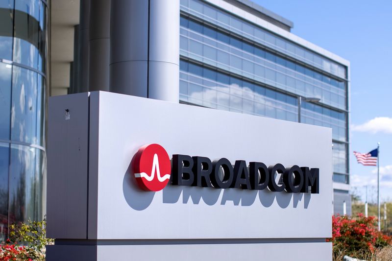 LYNXNPEI4L0E6 L - شرکت Broadcom برای خرید یک شرکت ارائه کننده خدمات ابری وارد مذاکره می شود