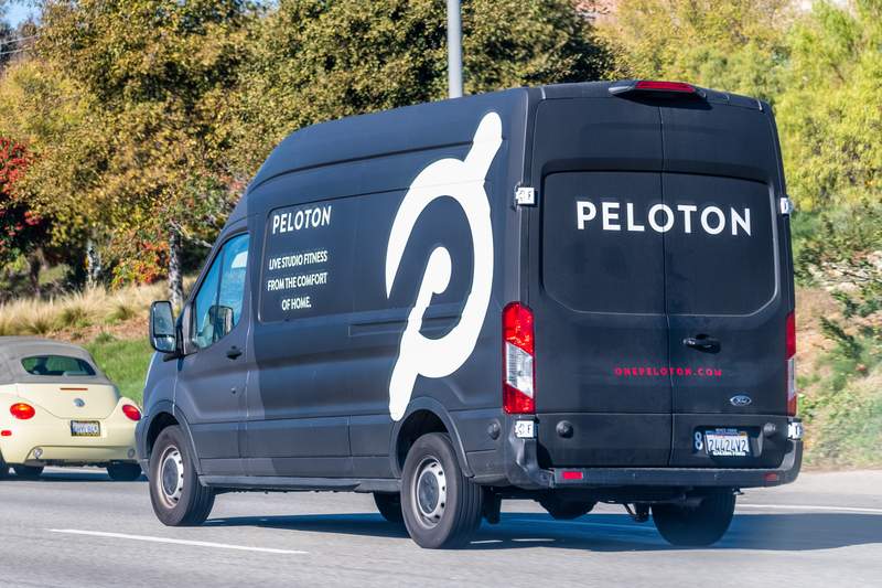 Peloton 800x533 L 1600955586 - شرکت Peloton به دنبال خریدارانی برای سهام اقلیت خود است