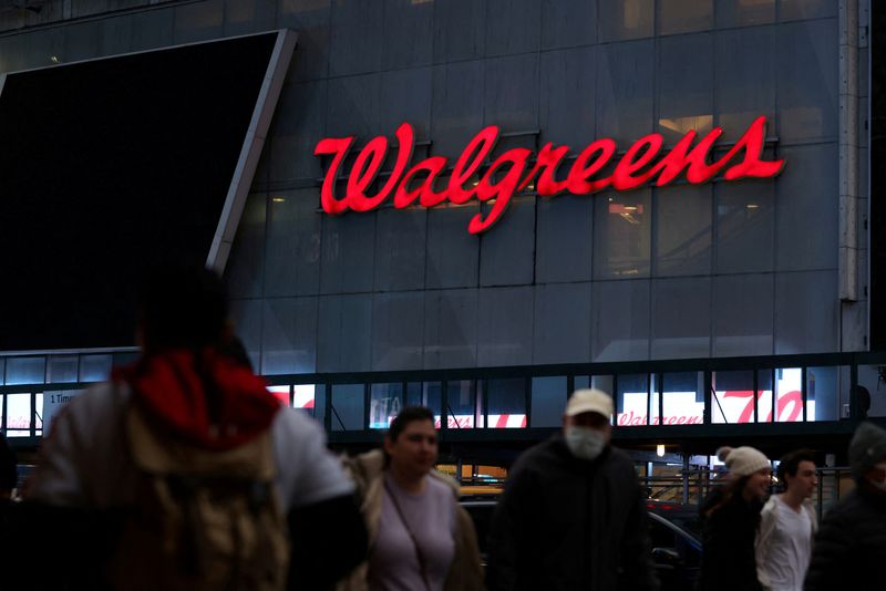 00 wba - شرکت Walgreens فروش داروخانه های خود را به دلیل آشفتگی بازار لغو کرد