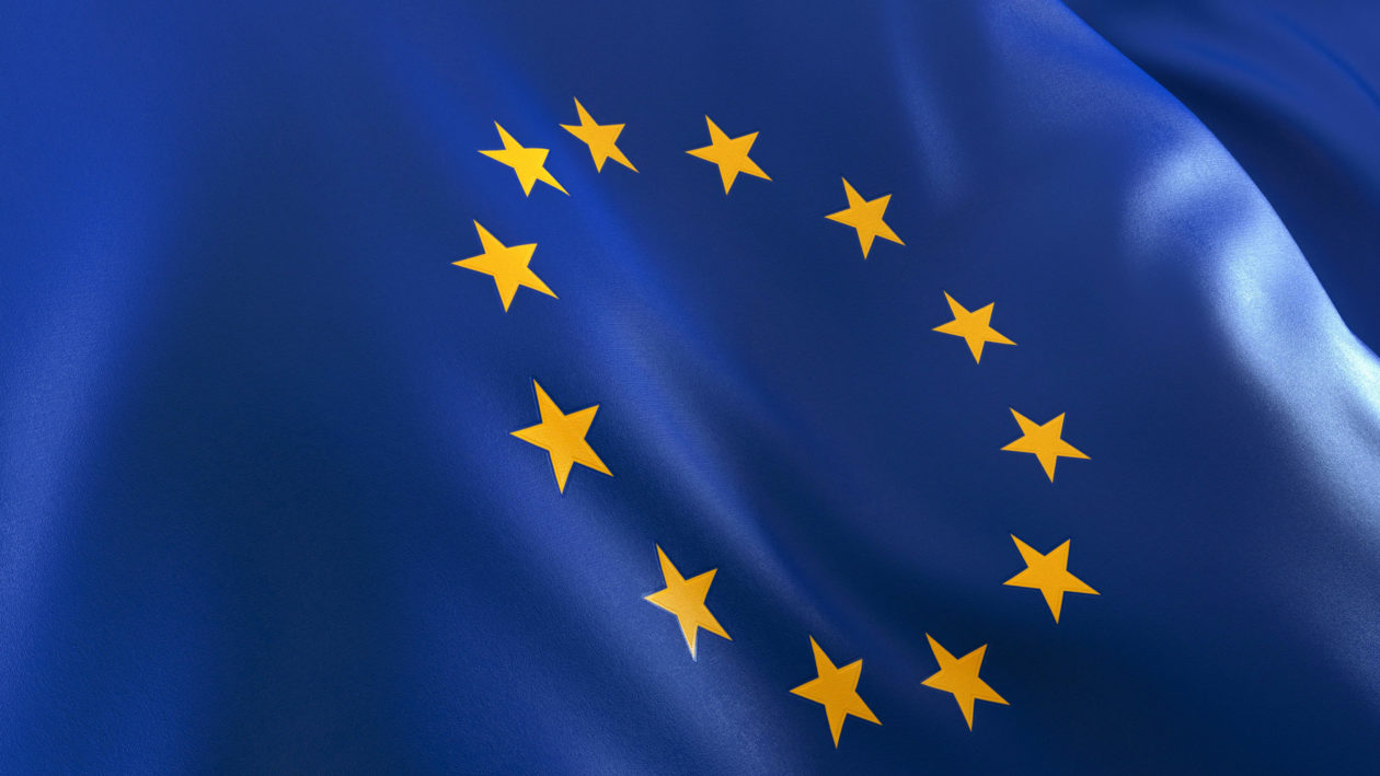 eu flag close up 2022 04 12 06 49 05 utc 1260x709 1 - قانون جدید اتحادیه اروپا برای ناشران استیبل کوین