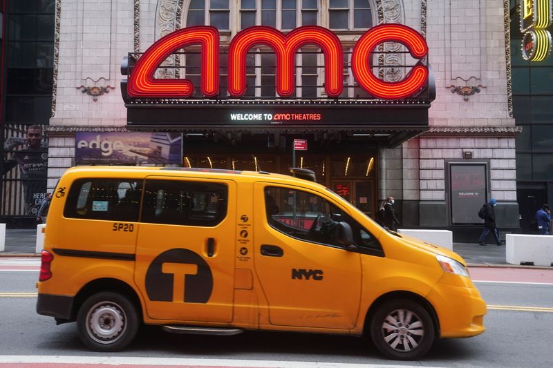00 AMC - سهام AMC پس از اعلام سود سهام ویژه، 6 درصد کاهش یافت اما تحلیلگران مثبت هستند