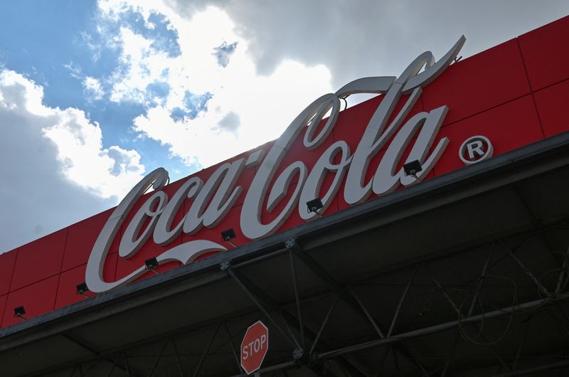 LYNXMPEI7P0QG L - تولیدکننده کوکاکولا تولید «دوبری کولا» را در روسیه آغاز کرد